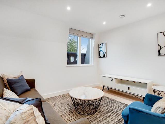 Flat for sale in Brook Green, Greater London