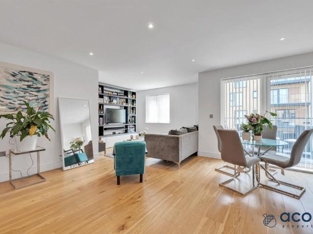 Flat for sale in Kingsbury, Greater London