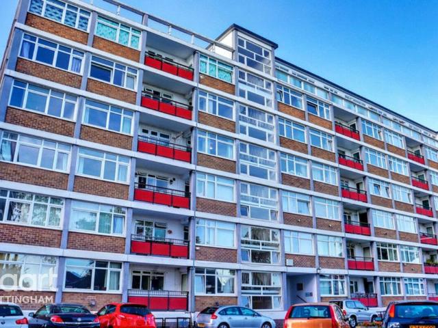 Flat for sale in Compton Acres, Barton In Fabis