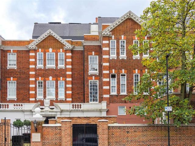 Flat for sale in Stockwell, Greater London