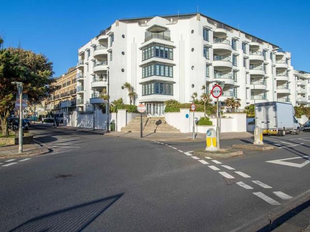 Flat for sale in Worthing, West Sussex