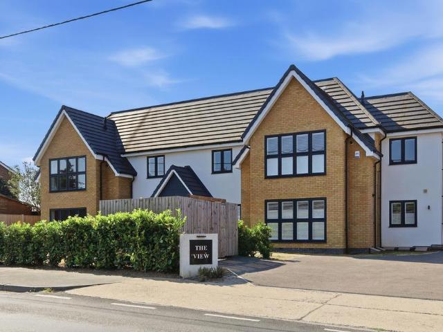 Flat for sale in Barling, Essex