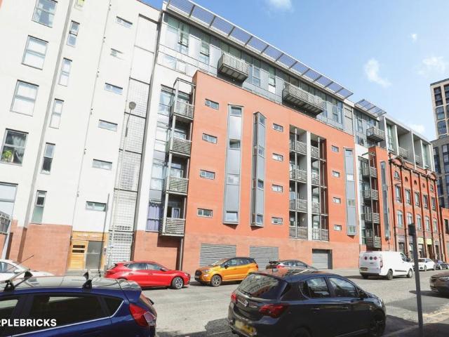 Flat for sale in Calderstones