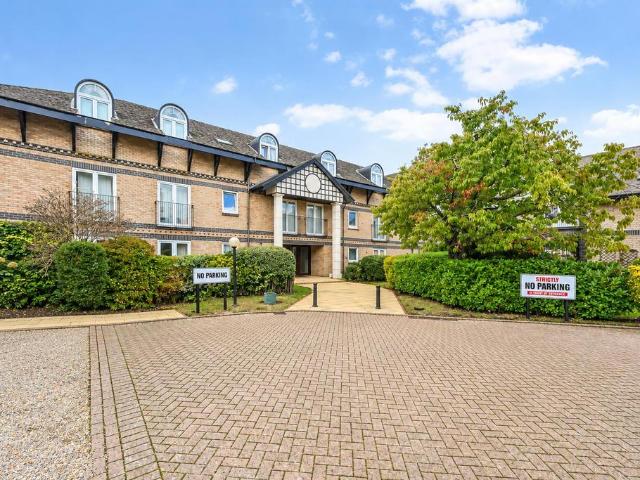 Flat for sale in Aldingbourne, Clapham