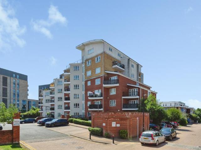 Flat for sale in Holywell Estate, North Watford