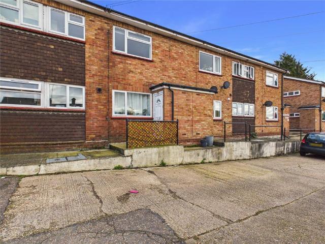 Flat for sale in Hythe, Fordham Heath
