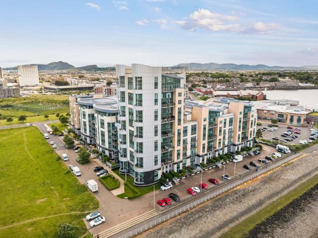 Flat for sale in Newhaven, Leith