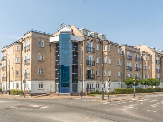 Flat for sale in Leighton-Linslade, Leighton Buzzard