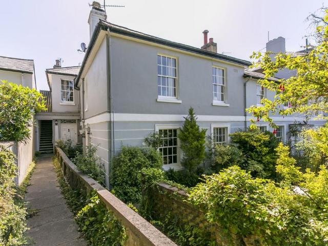 Flat for sale in Hawkenbury, Sandown Park