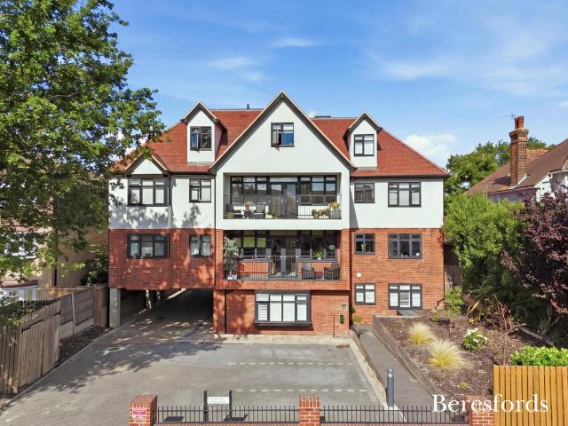Flat for sale in Cranham, Greater London