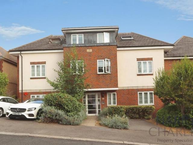 Flat for sale in North Watford, Watford
