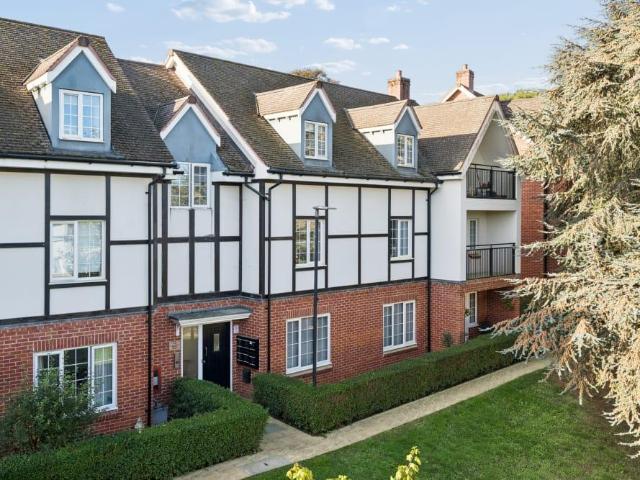 Flat for sale in The Grange, Chalfont St. Peter