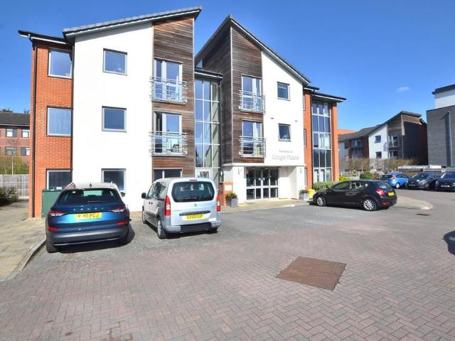 Flat for sale in Fleet, Hart