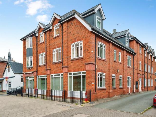 Flat for sale in Frodsham, Cheshire