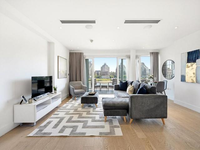 Flat for sale in Fulham, Greater London