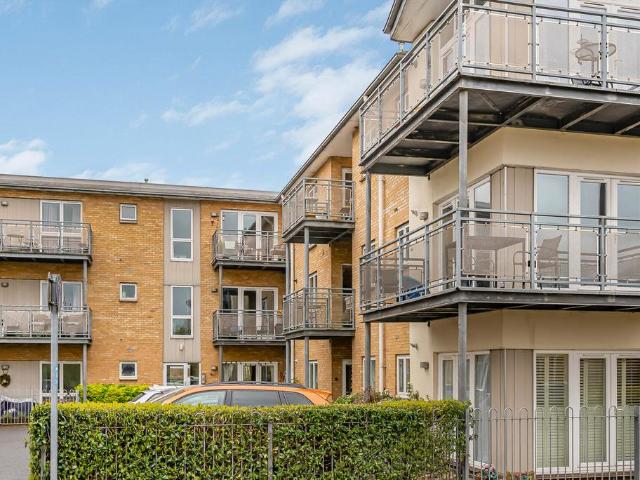 Flat for sale in Chertsey, Runnymede