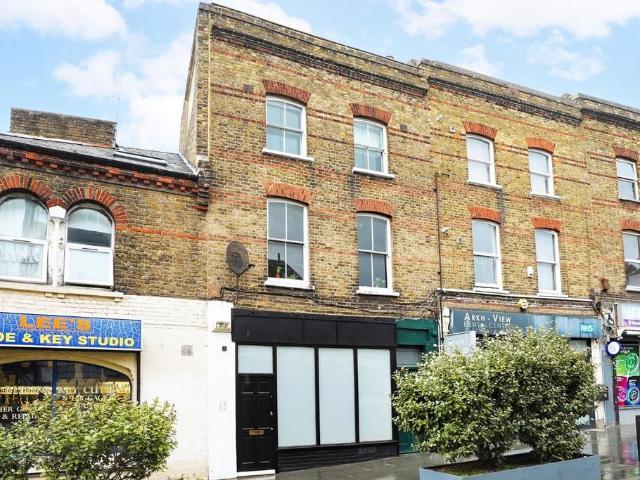 Flat for sale in London Borough of Lambeth, Greater London