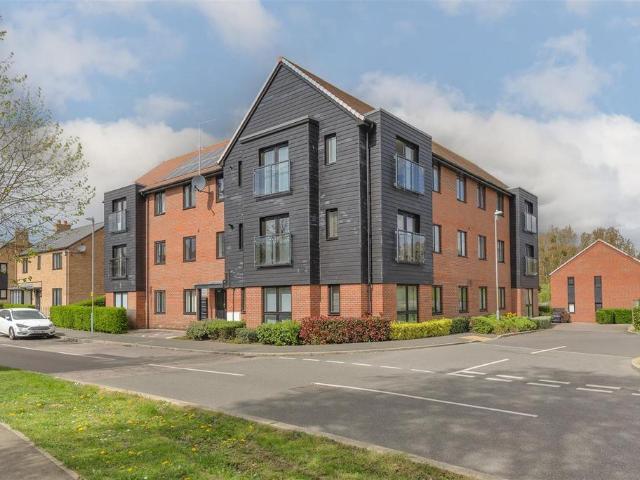Flat for sale in Leybourne, Bourne Vale