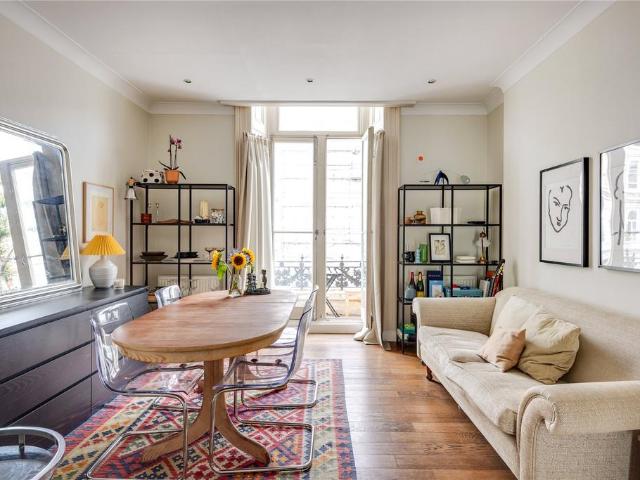Flat for sale in South Kensington, Greater London
