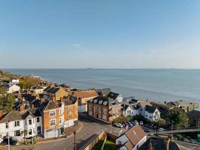 Flat for sale in Alton Barnes, Essex