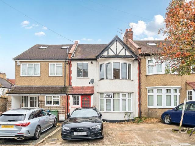 Flat for sale in Wealdstone, Greater London