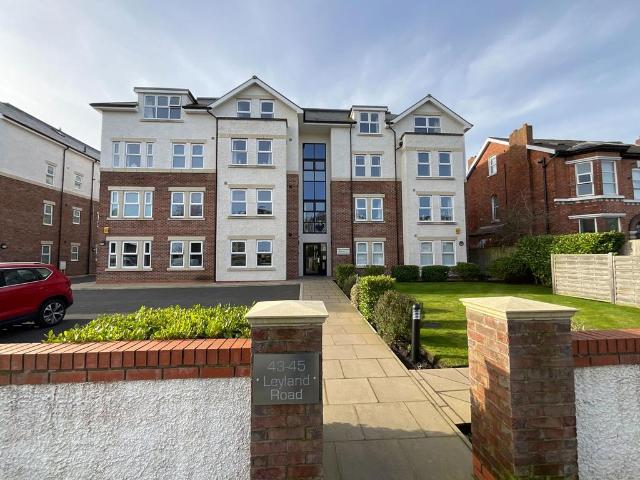 Flat for sale in Meols Cop, Southport