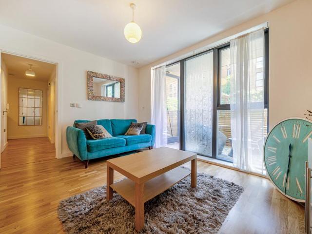 Flat for sale in London Borough of Lewisham, Deptford