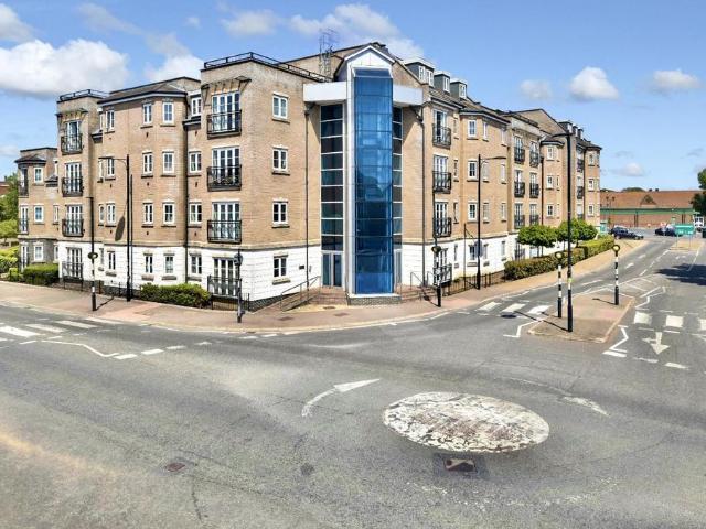 Flat for sale in Leighton-Linslade, Leighton Buzzard