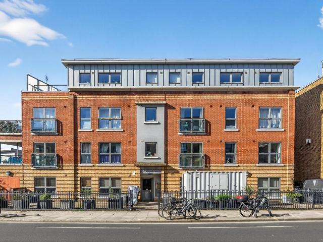 Flat for sale in West Kensington, Greater London