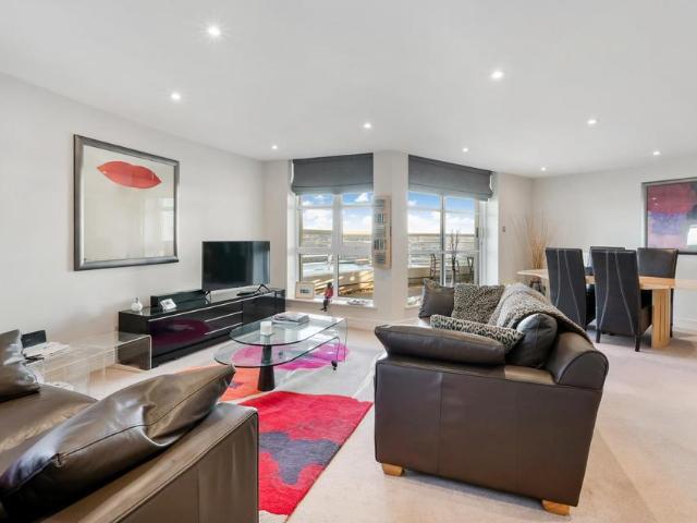 Flat for sale in Silvertown, Greater London