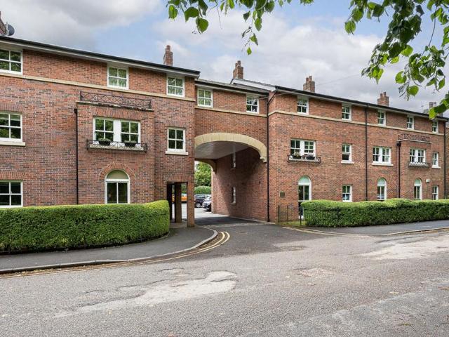 Flat for sale in Knutsford