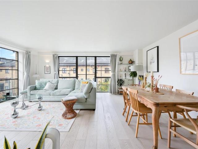 Flat for sale in Barnsbury, Greater London