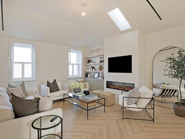 Flat for sale in Tranmere Park, West Yorkshire