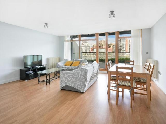 Flat for sale in Silvertown, Greater London