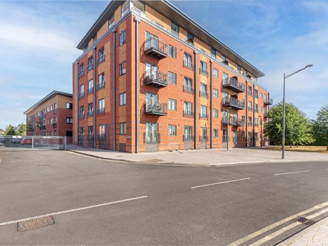Flat for sale in Diglis, Worcestershire
