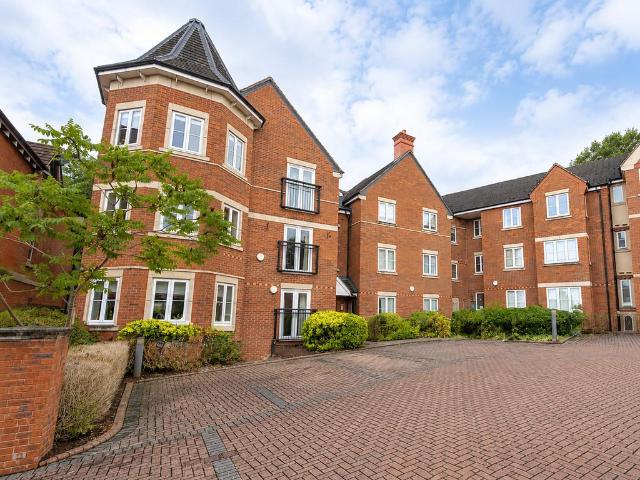Flat for sale in Green Close, Warwickshire