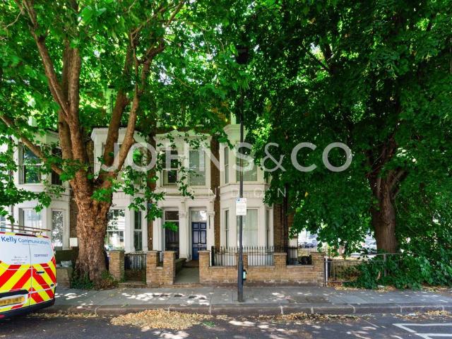 Flat for sale in Hammersmith, Greater London