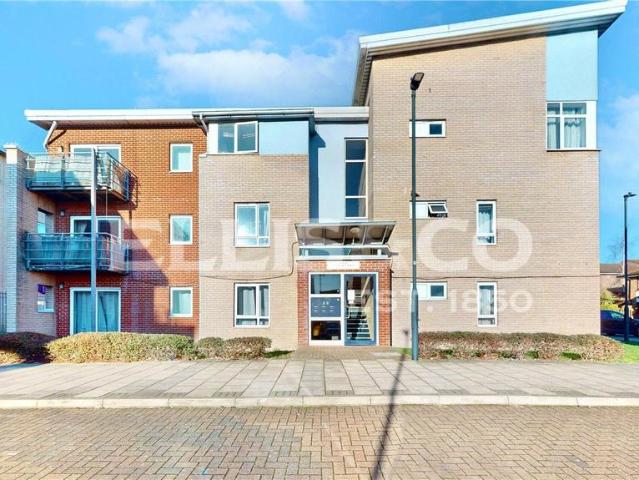 Flat for sale in Preston, Greater London