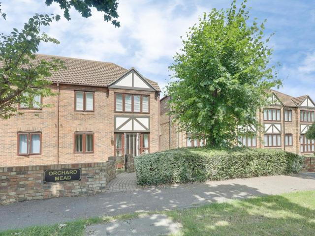 Flat for sale in Alton Barnes, Essex