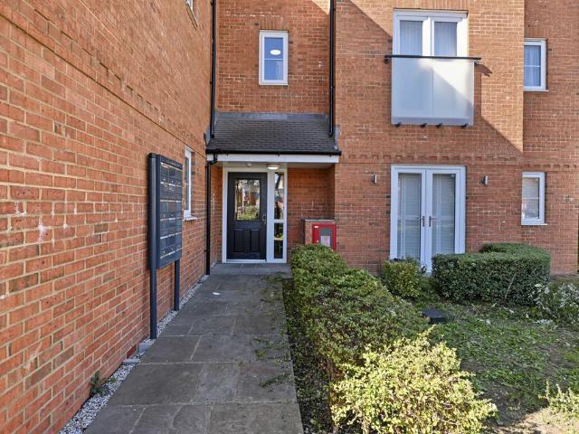 Flat for sale in Asheridge Vale, Asheridge