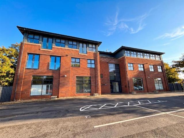 Flat for sale in Sale, Trafford