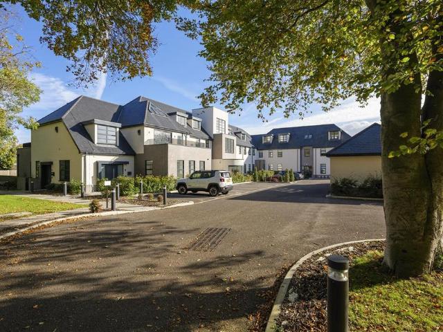 Flat for sale in Acol, Kent