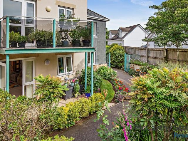 Flat for sale in Penbeagle, Cornwall