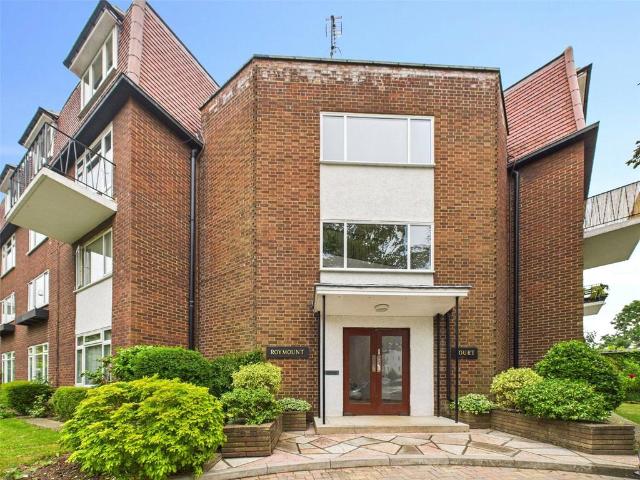 Flat for sale in Strawberry Hill, Greater London