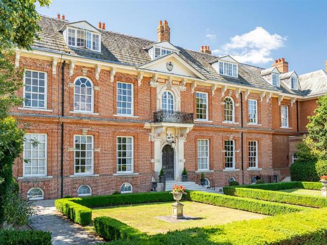 Flat for sale in Hertford, Colliers End