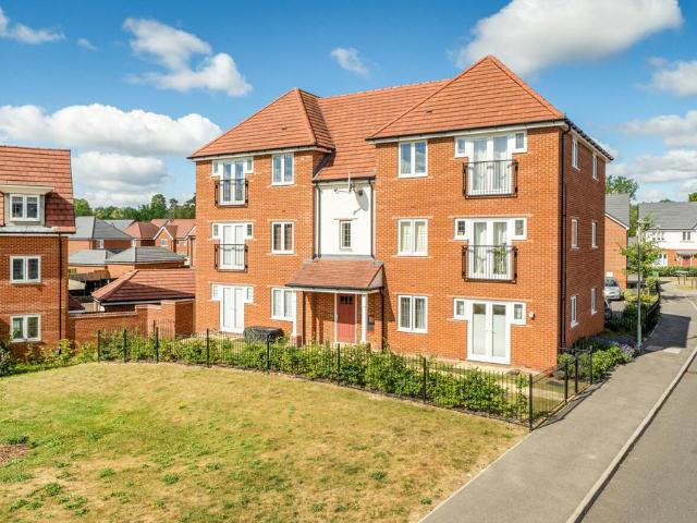 Flat for sale in Binfield