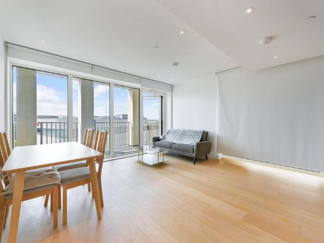 Flat for sale in Shepherd's Bush, Greater London