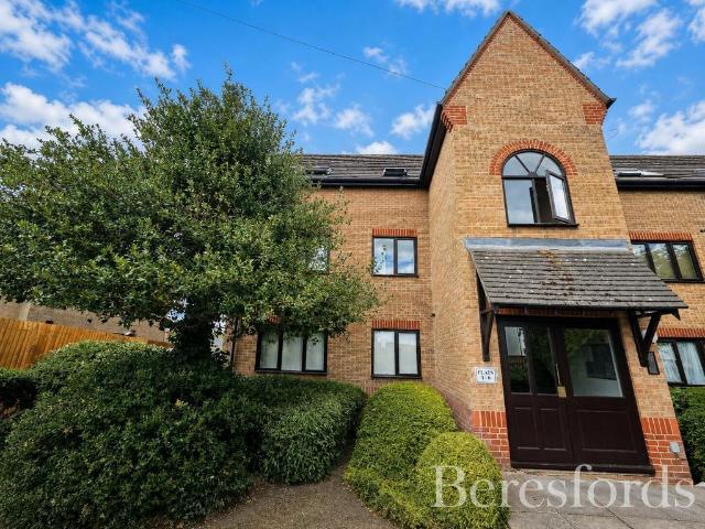 Flat for sale in Harold Wood, Greater London
