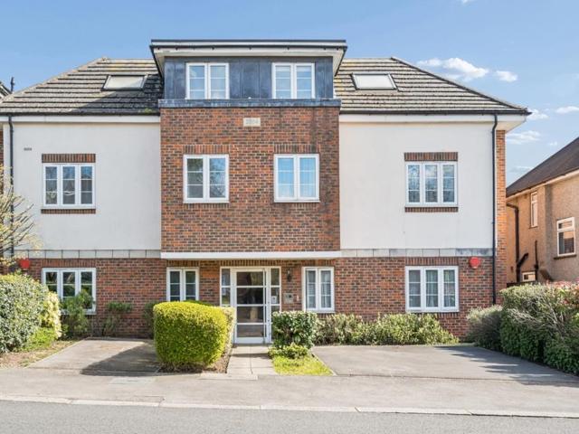 Flat for sale in North Watford, Watford
