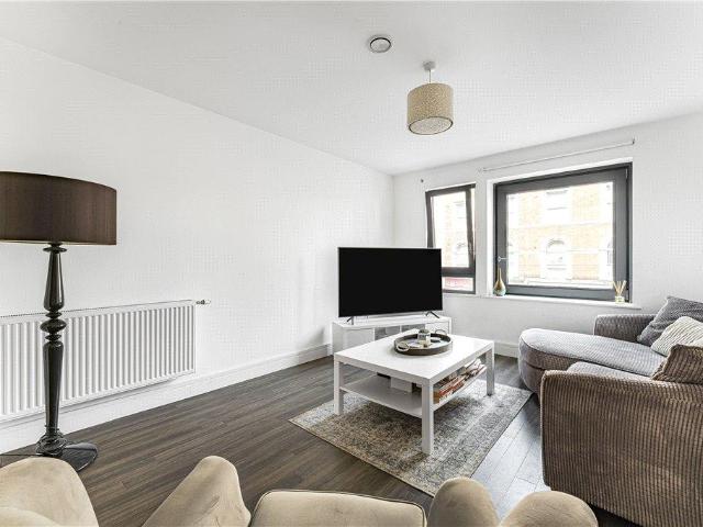Flat for sale in Dalston, Greater London